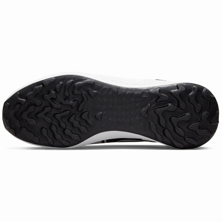 On-Feet Lifestyle Shot Nike Infinity Pro 2 Golf Shoes DJ5593